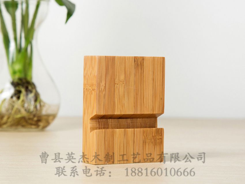 點擊查看詳細信息<br>標題：竹木手機支架 閱讀次數(shù)：1722