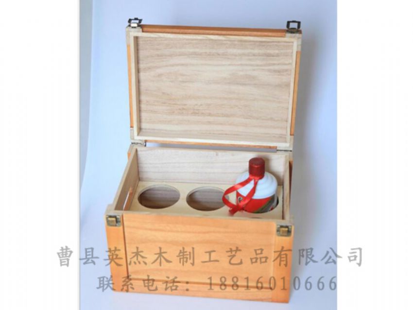 點擊查看詳細信息<br>標題：木制白酒盒 閱讀次數(shù)：1622