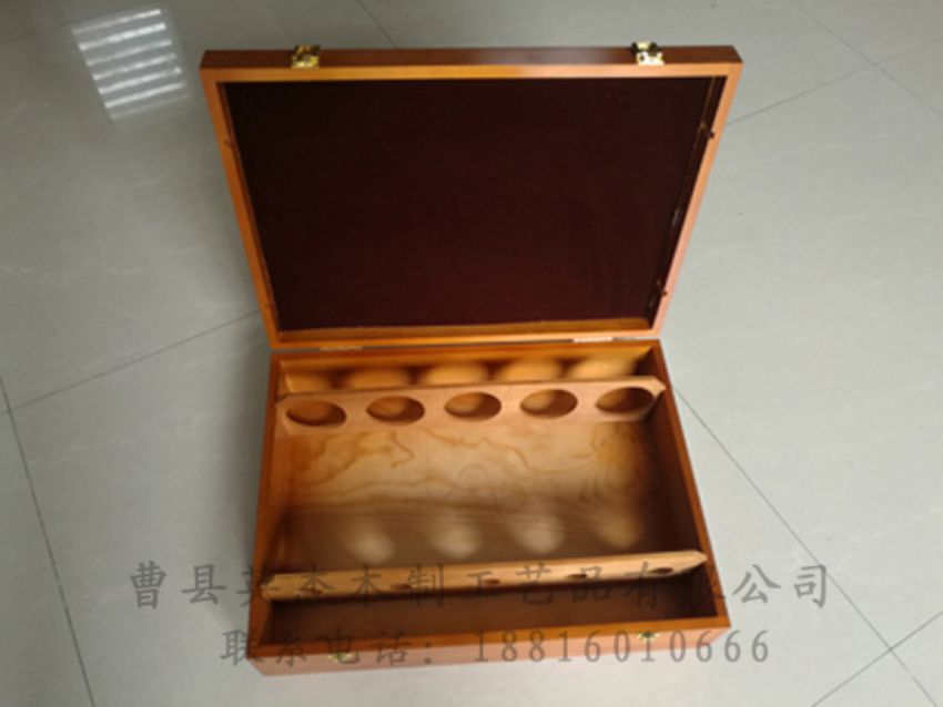 點擊查看詳細信息<br>標題：木制紅酒盒 閱讀次數(shù)：1099